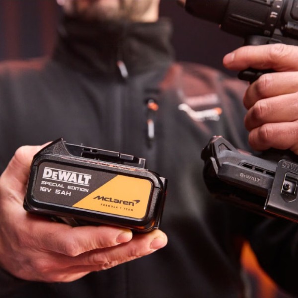 Фото - Дрель-шуруповерт DeWALT DCD86MP2T
